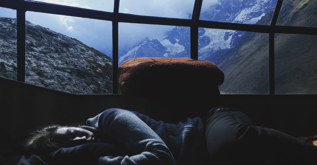 A Side-Sleeper’s Guide to Reducing Hip Pain at Night